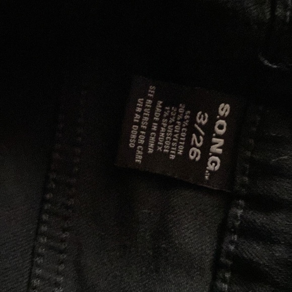 Flare Jeans original price is 25 bucks but I’m selling it for 10 bucks. Size 3. - Picture 2 of 3